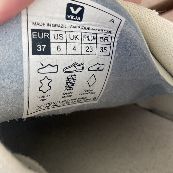 Veja Sneakers - Picture 7 of 7